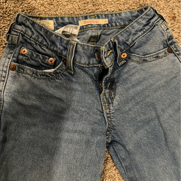 Women’s Levi’s jeans - Picture 2 of 4